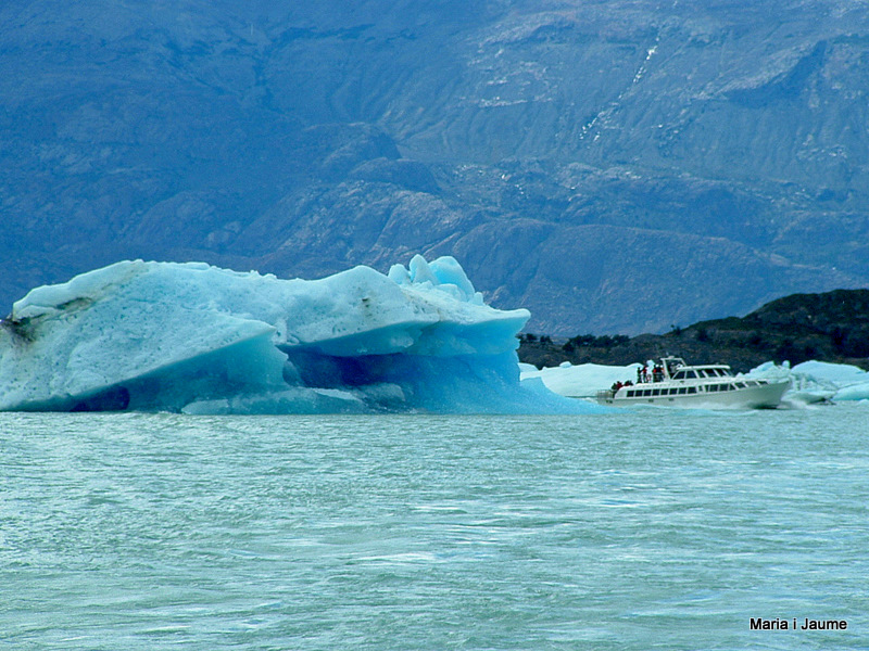Icebergs i nau